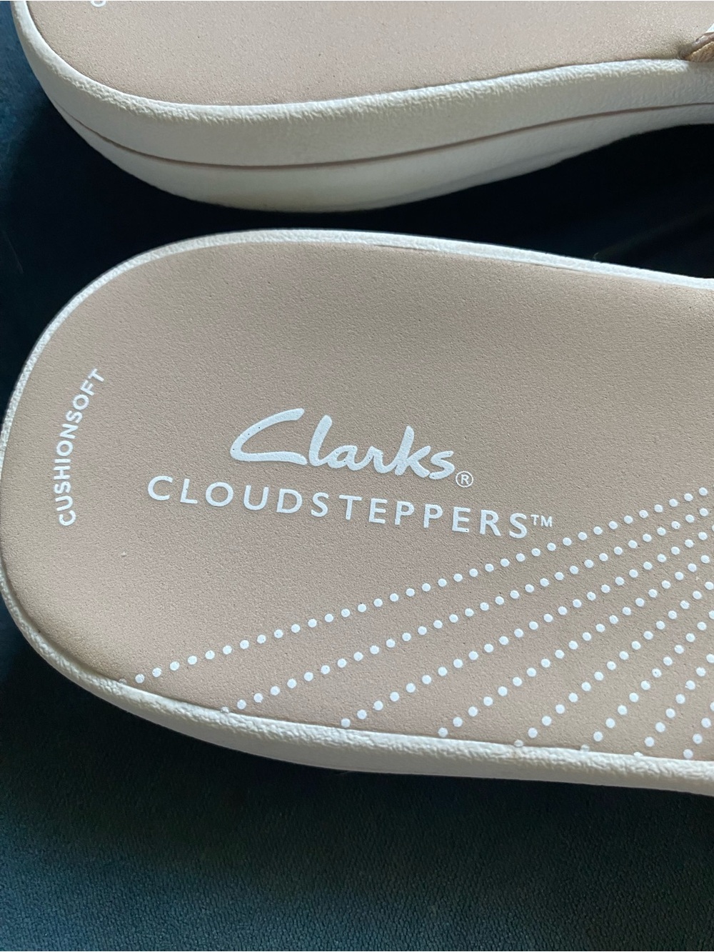 Clarks Women’s Tan Cloudsteppers Comfort Thong Sandals size 10 - Picture 2 of 5